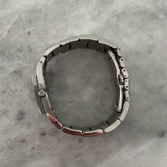 Gucci 7900 Series Watch - Picture 7 of 10